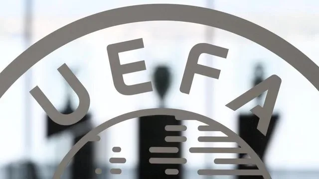 UEFA își exprimă îngrijorarea față de suspendarea automată a jucătorilor.