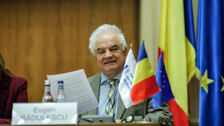 Eugen Rădulescu discutând despre riscurile financiare ale României.