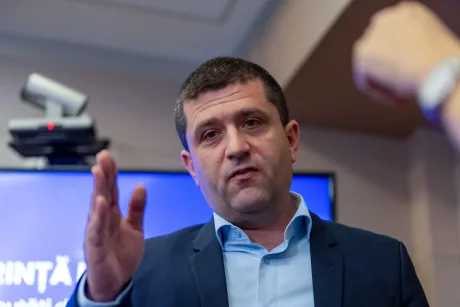 Radu Miruță discută despre soluții pentru criza guvernamentală din România.