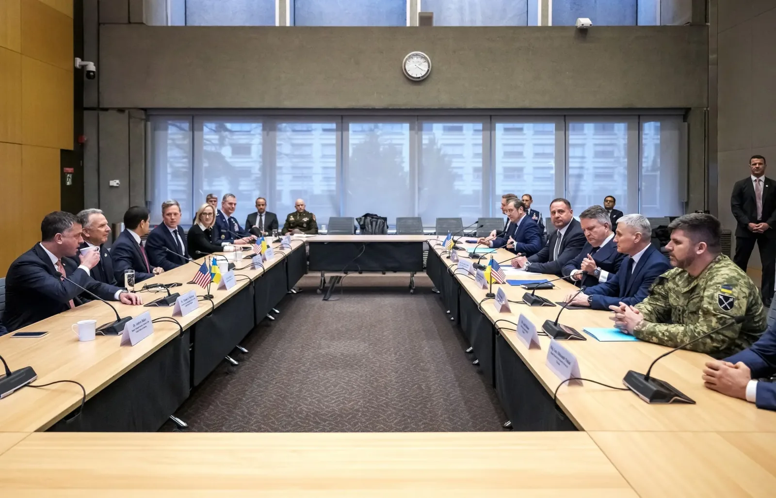 Reuniune de negociere între delegațiile Rusiei și Ucrainei.