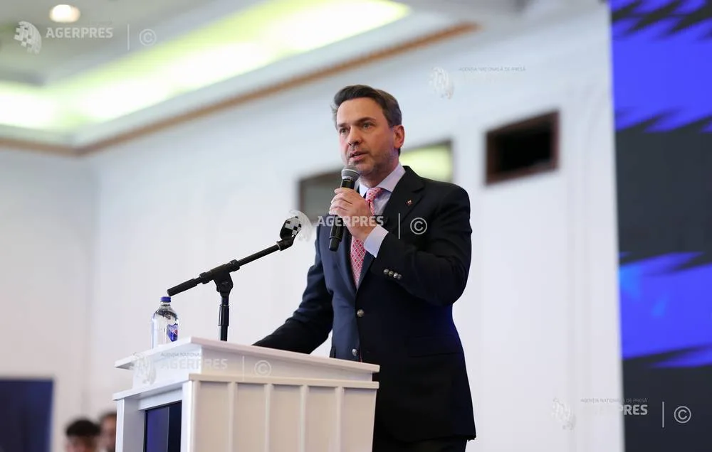 Ministrul Energiei discutând despre centrala nucleară Akkuyu.