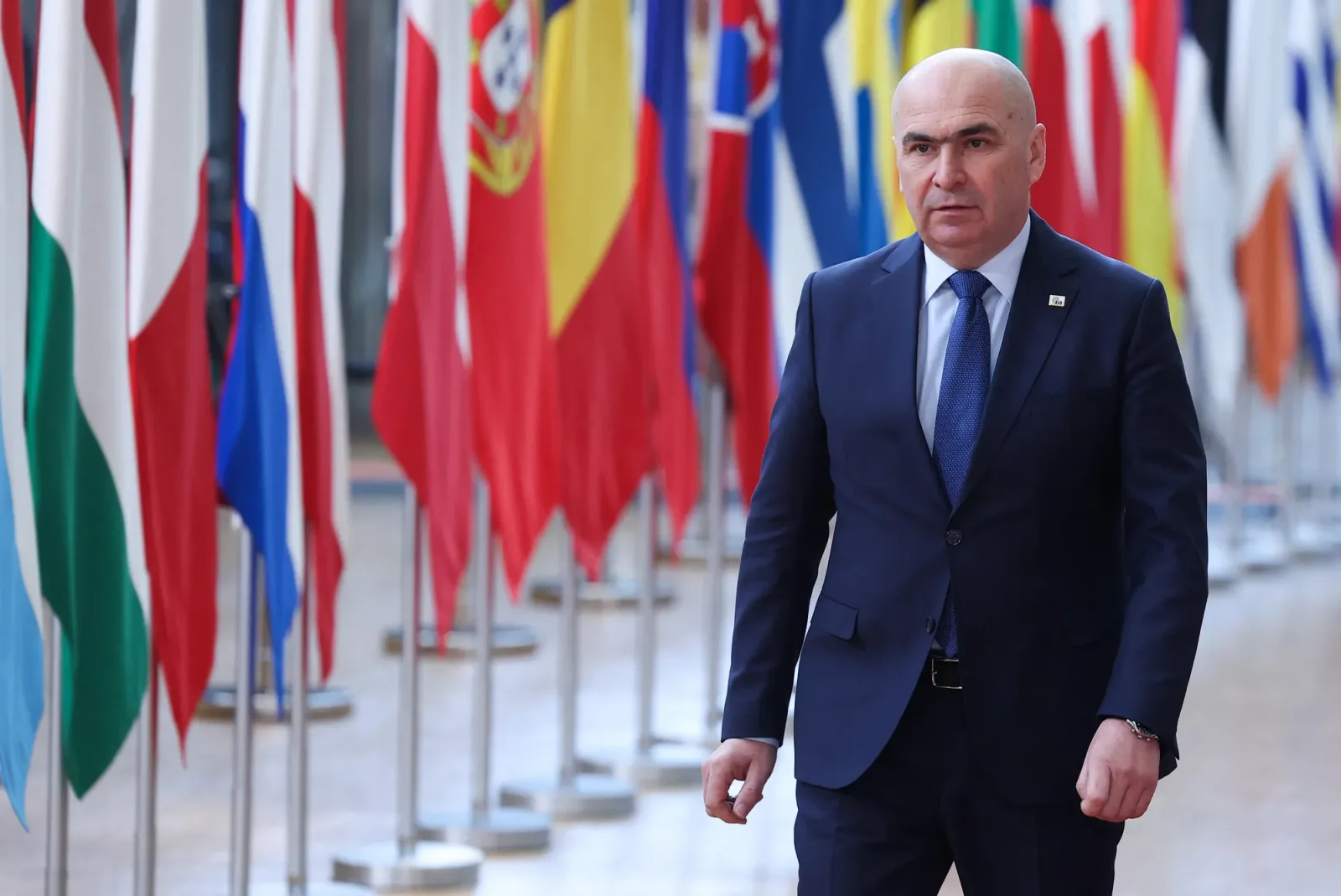 Ilie Bolojan discutând despre reforma salarizării în guvern.