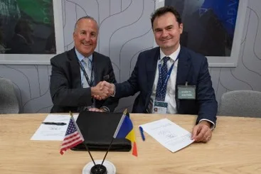Reprezentanți ai Lockheed Martin și Aerostar semnează acorduri de colaborare în domeniul mentenanței radarelor.