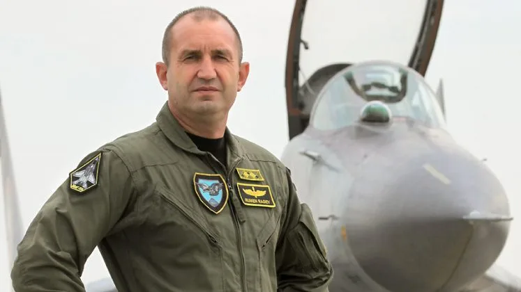 Premierul Bulgariei, Radev, discutând despre apărarea antiaeriană.