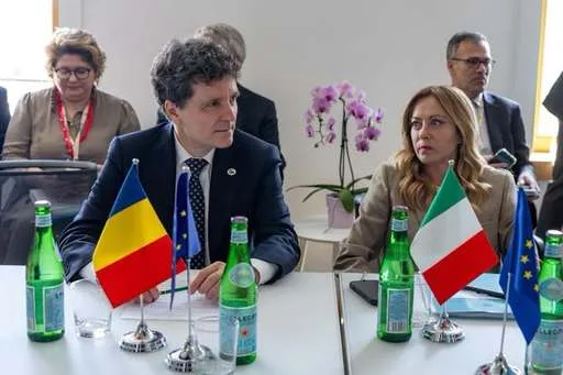 Nicușor Dan și Giorgia Meloni discutând despre bugetul UE.
