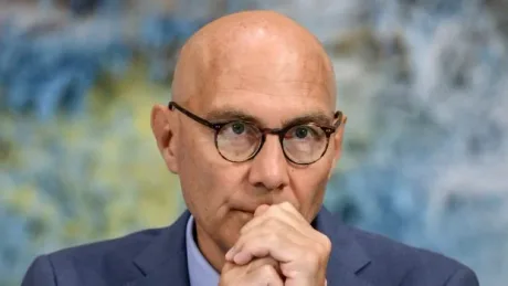 Volker Türk discutând despre reglementarea inteligenței artificiale avansate la ONU.