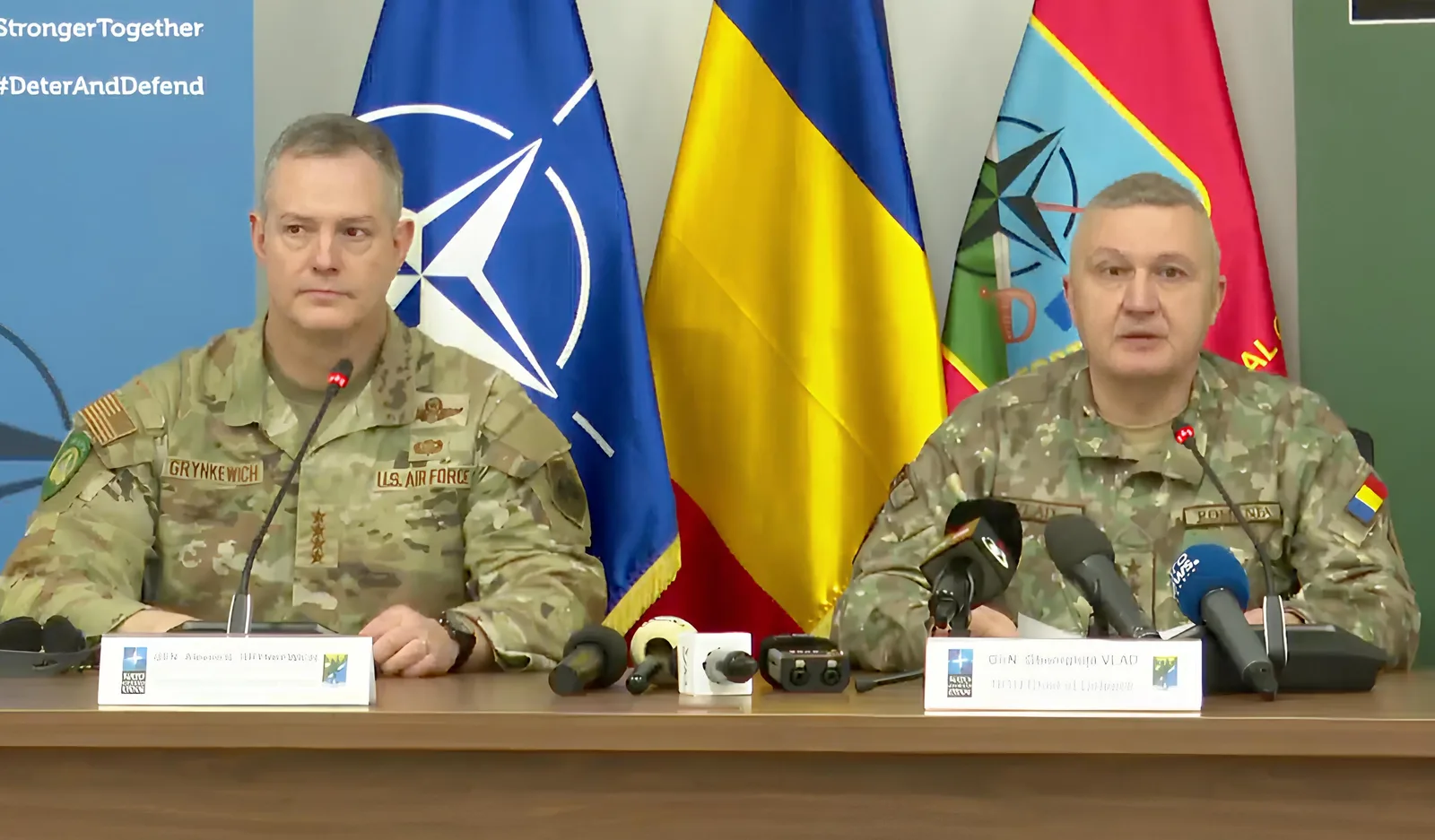 Conferință despre pregătirea populației pentru crize și război, cu oficiali militari.