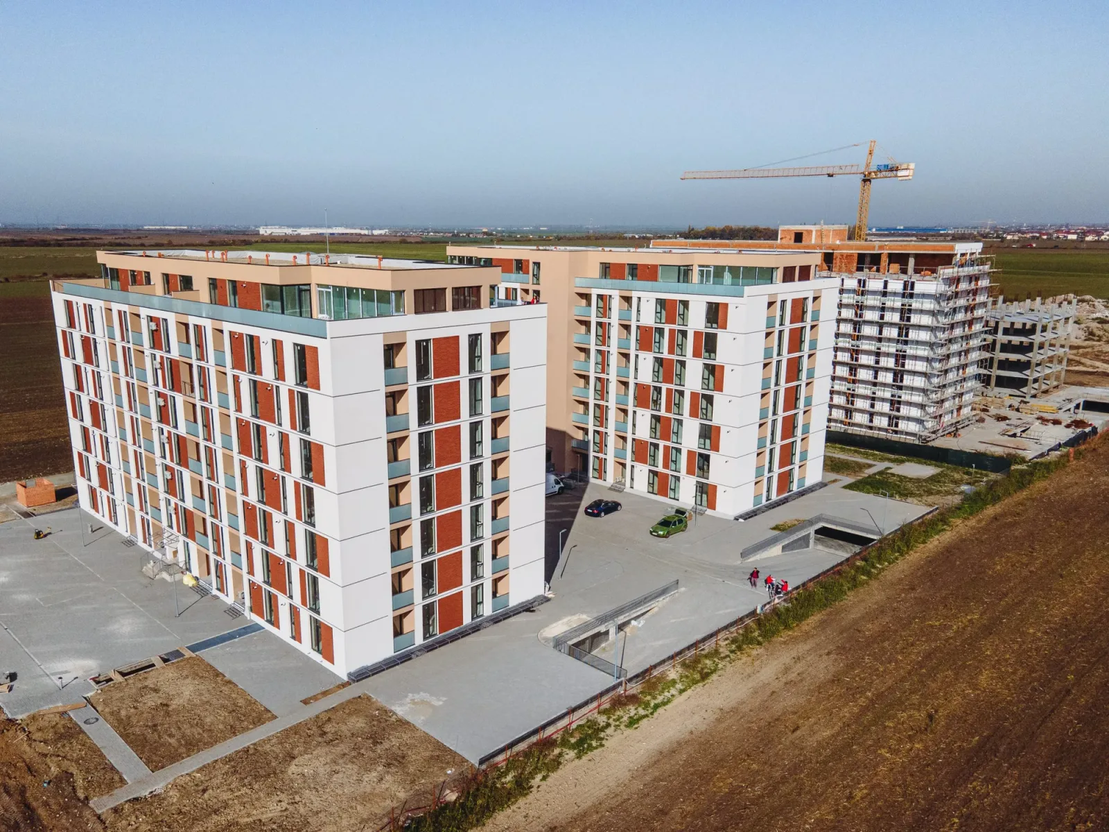 Locuințe moderne din România, evidențiind renovările energetice.