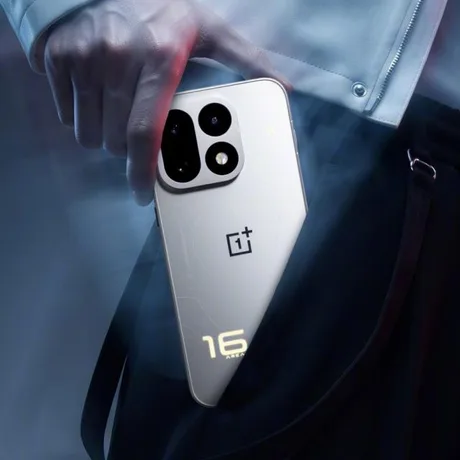 OnePlus 16, telefon cu baterie mare, lansat doar în China.