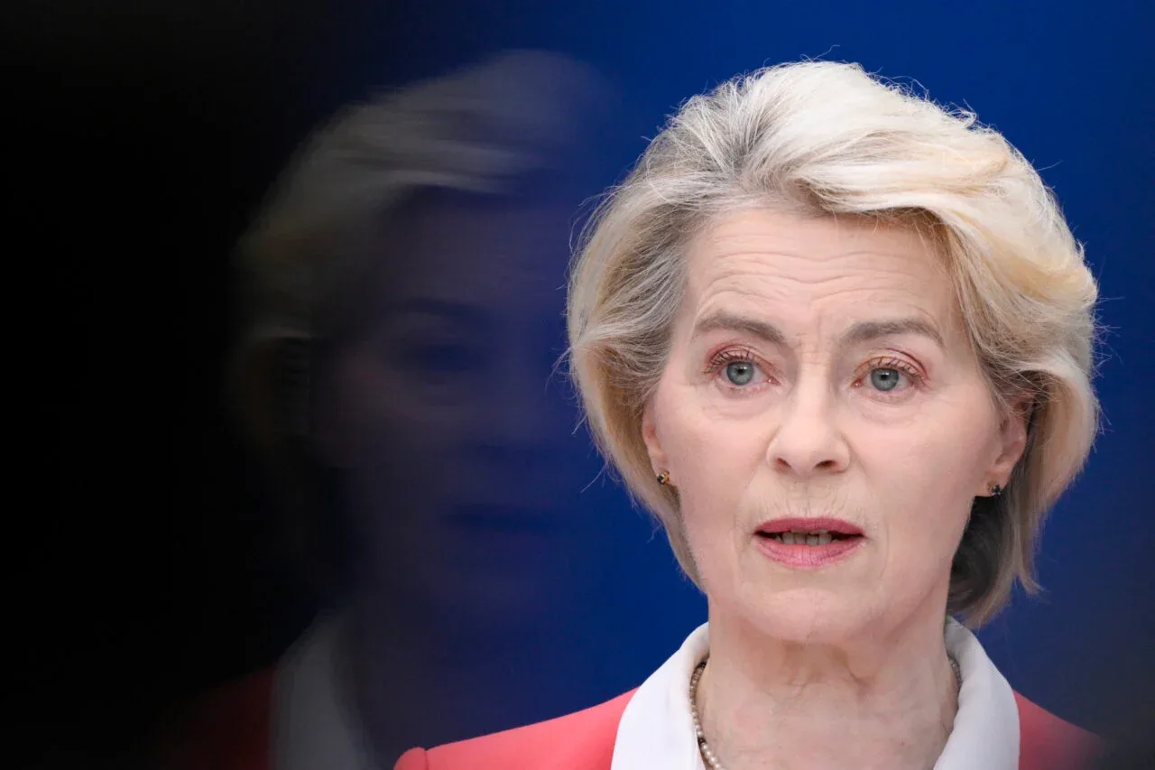 Ursula von der Leyen discutând despre reglementările pentru rețelele sociale.