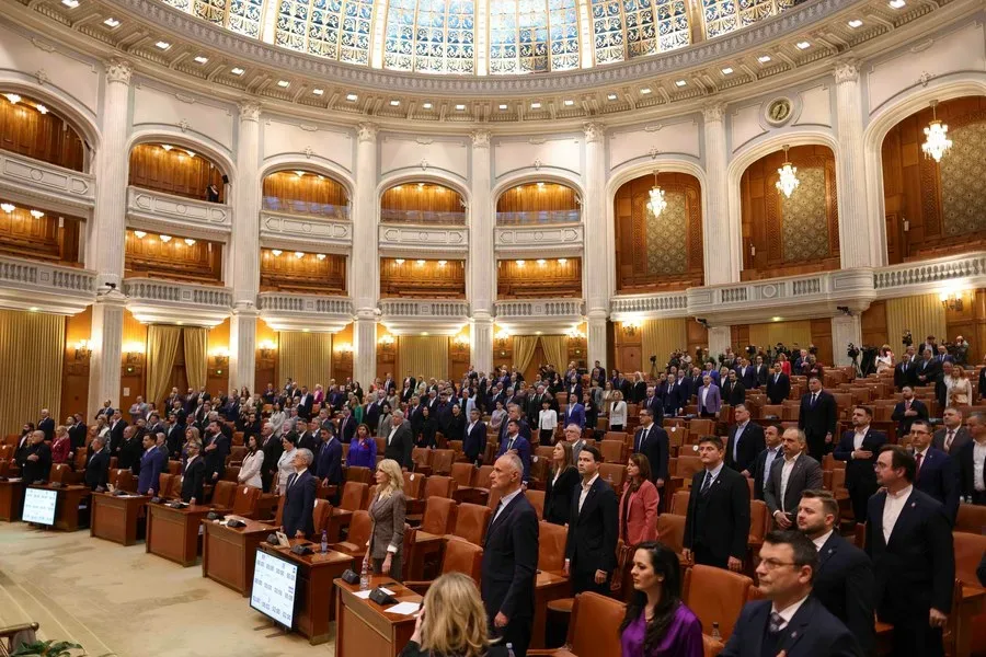 Ședință în Camera Deputaților, cu parlamentari prezenți la vot.