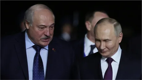Lukașenko și Putin discutând despre colaborarea militară dintre Belarus și Rusia.