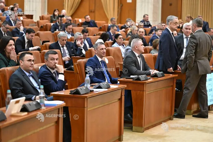 Parlamentarii UDMR în timpul votului pentru Guvernul Niculescu.