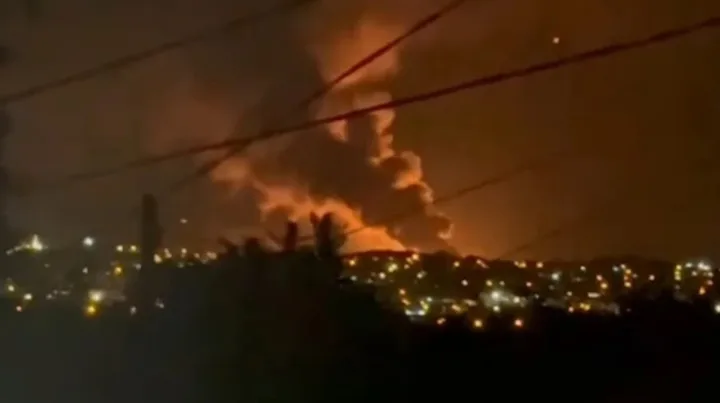 Foc și fum în zona Podului Kerci, după atacurile ucrainene asupra infrastructurii rusești.