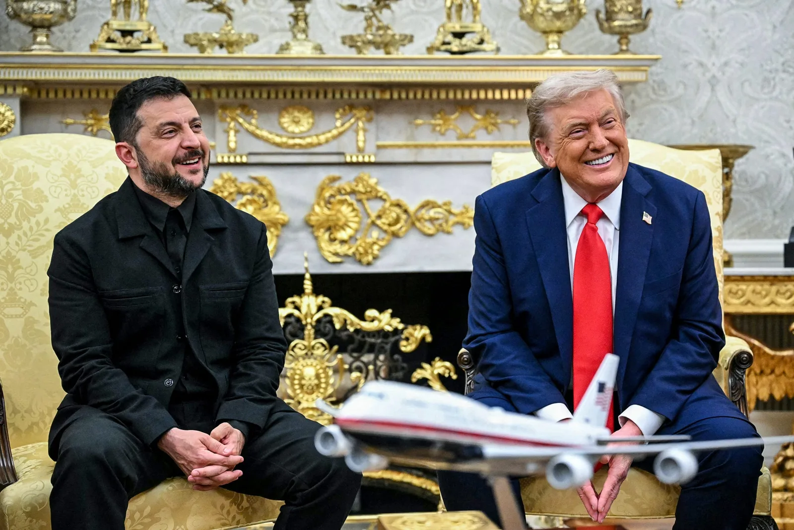 Zelenski și Trump discutând despre sprijinul pentru Ucraina.