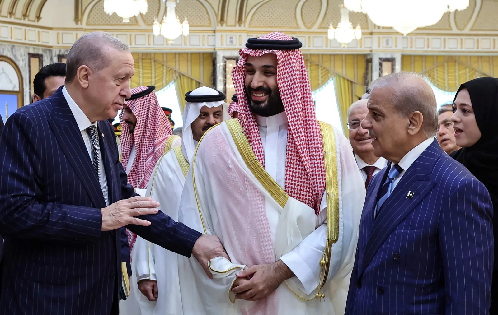 Lideri discutând despre un nou pact de apărare în Mecca.