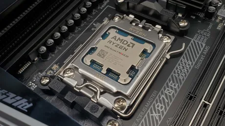 Procesor AMD Ryzen 7 9850X3D instalat pe o placă de bază modernă.