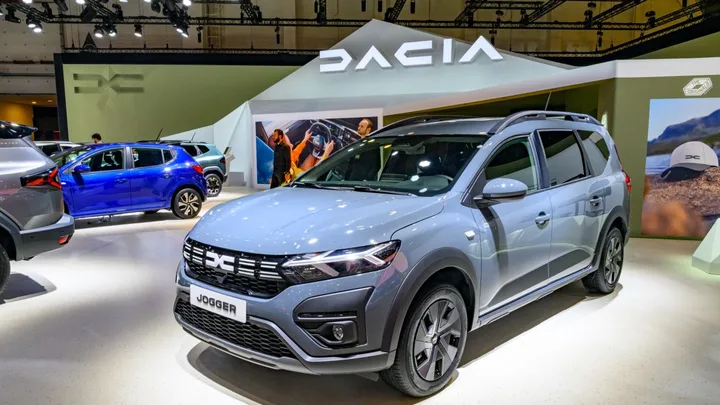 Noua generație Dacia Jogger, cu design modern și opțiuni electrice.