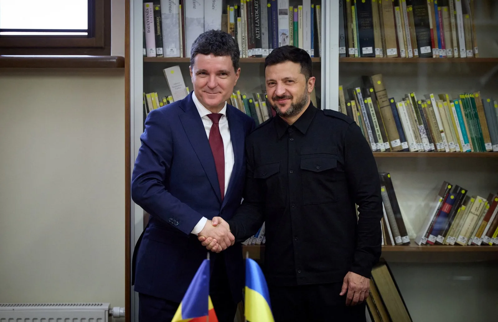 Nicușor Dan și Volodimir Zelenski discutând despre educația minorităților în limba maternă.