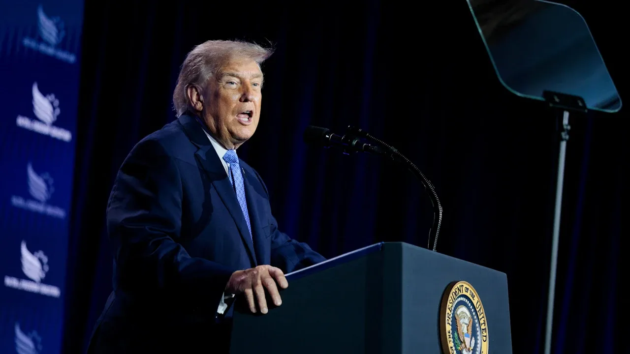 Donald Trump amenință statele europene cu taxe digitale cu un tarif vamal de 100% la importurile în SUA - miza: acordul comercial UE-SUA cu tarife de 15% la majoritatea exporturilor