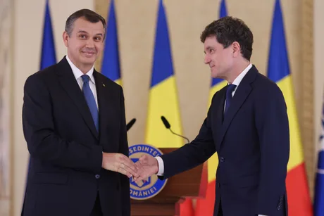 Eugen Tomac și Nicușor Dan discută despre schimbările politice recente.