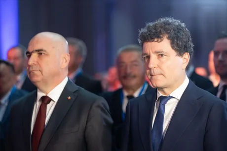 Ilie Bolojan și alți lideri politici la un eveniment important.
