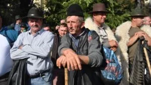 Crescători de ovine la protest, exprimându-și nemulțumirile legate de violențe.
