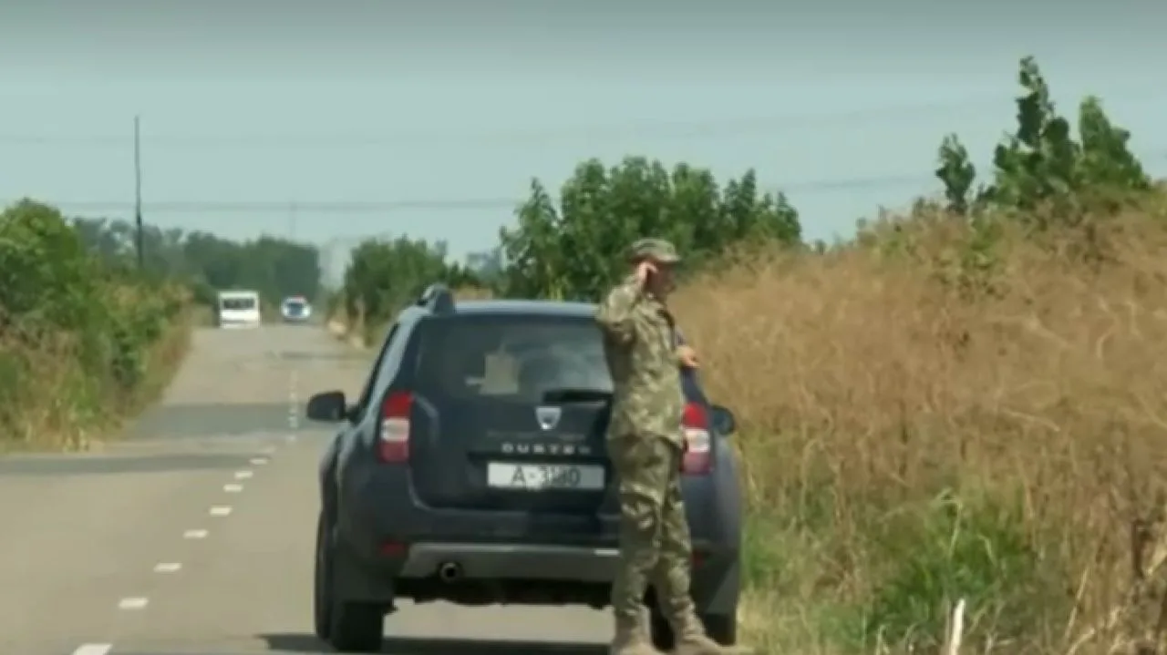 Autoritățile evaluează fragmentele de dronă găsite pe câmpul din Robeasca.