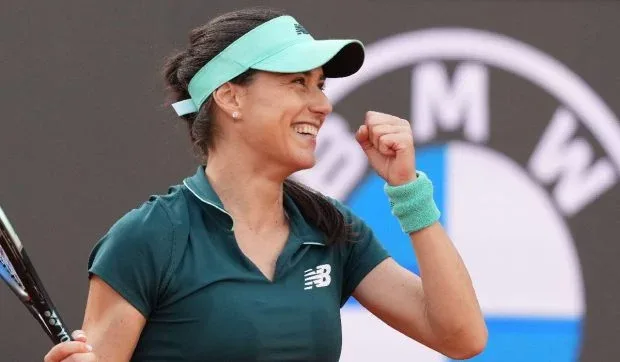 Sorana Cîrstea sărbătorește o victorie importantă pe terenul de tenis.