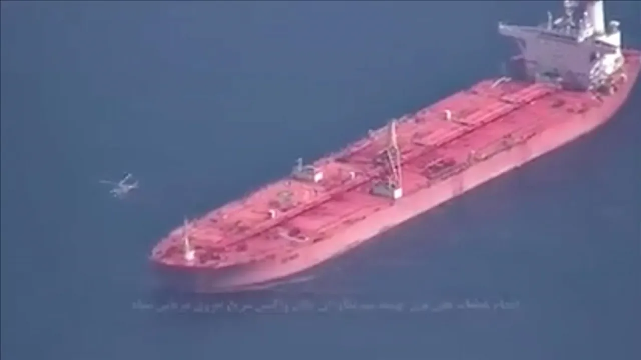 Petrolier în Golful Persic, în contextul tensiunilor regionale.