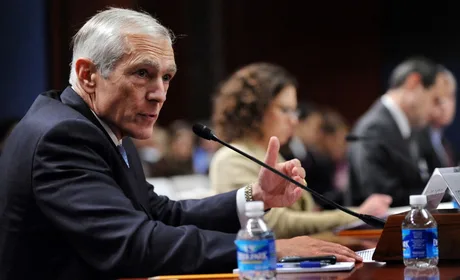 Wesley Clark discută despre riscurile sprijinului pentru Ucraina.
