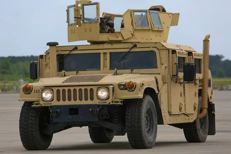 Humvee adaptat pentru control de la distanță, utilizând tehnologia Kaban.