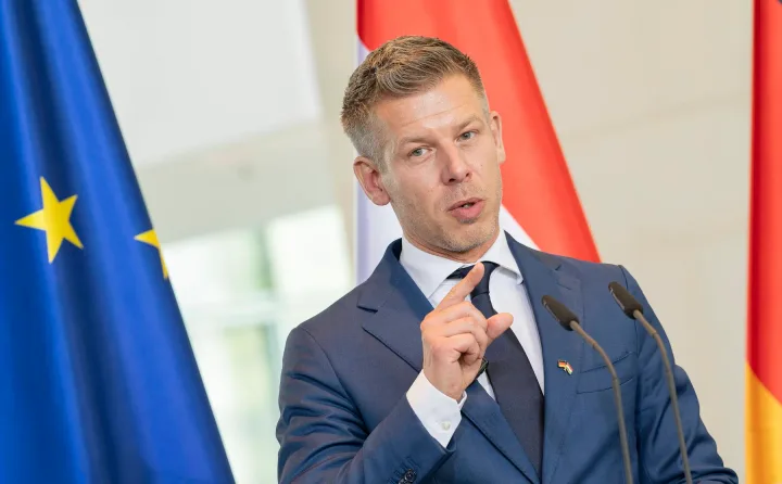 Premierul ungar discutând despre relațiile cu Ucraina la un summit regional.