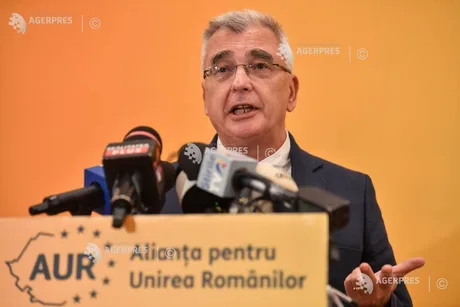 Liderul AUR discută despre alegeri anticipate și stabilitatea guvernului.