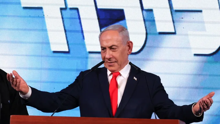 Benjamin Netanyahu discutând despre alegerile recente din Israel.