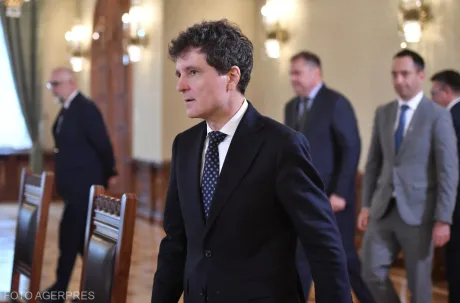 Nicușor Dan discutând despre politica românească și dialogul cu partidele.