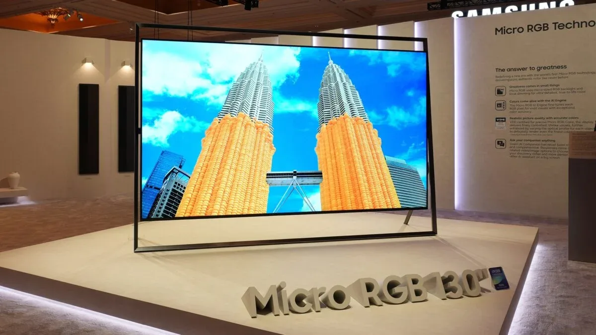 Samsung își menține poziția de lider în fața competiției.
