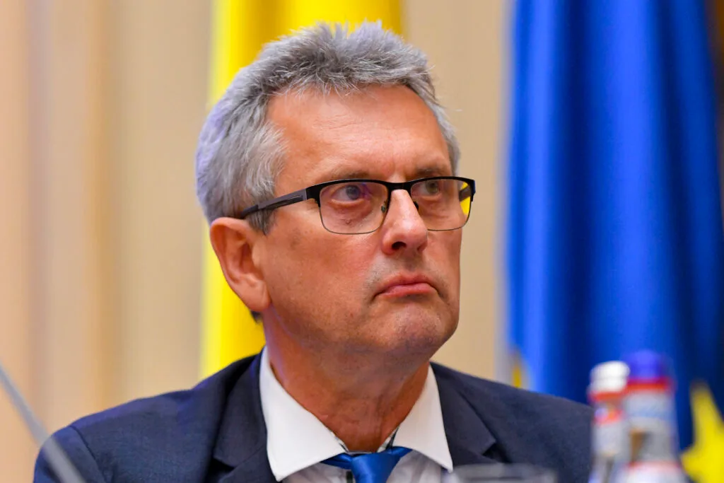 Valentin Lazea discută despre reducerea deficitului bugetar și măsuri fiscale.