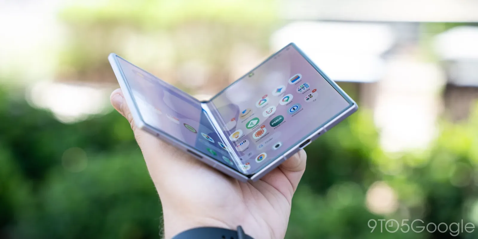 Creșterea cererii pentru Galaxy Z Fold 8 după lansarea iPhone Duo.