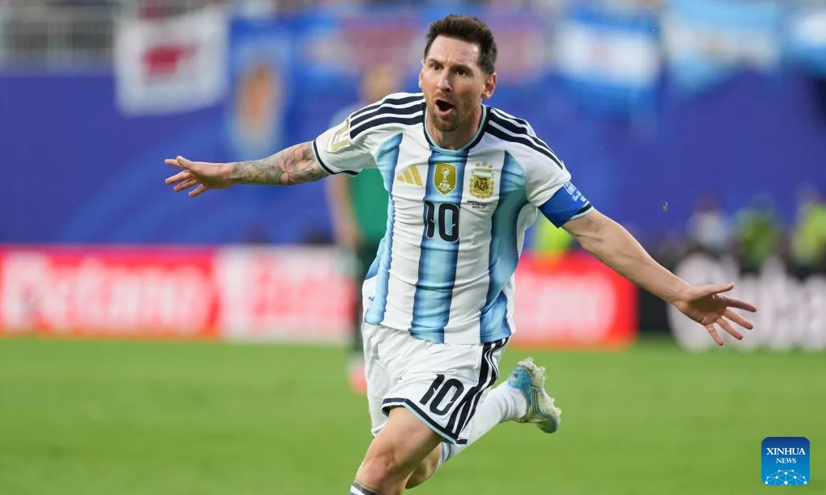 Lionel Messi sărbătorește un gol marcat pentru Argentina la Cupa Mondială.