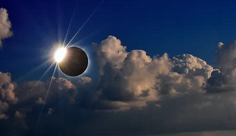 Eclipsa parțială de Soare va fi vizibilă în vestul României.