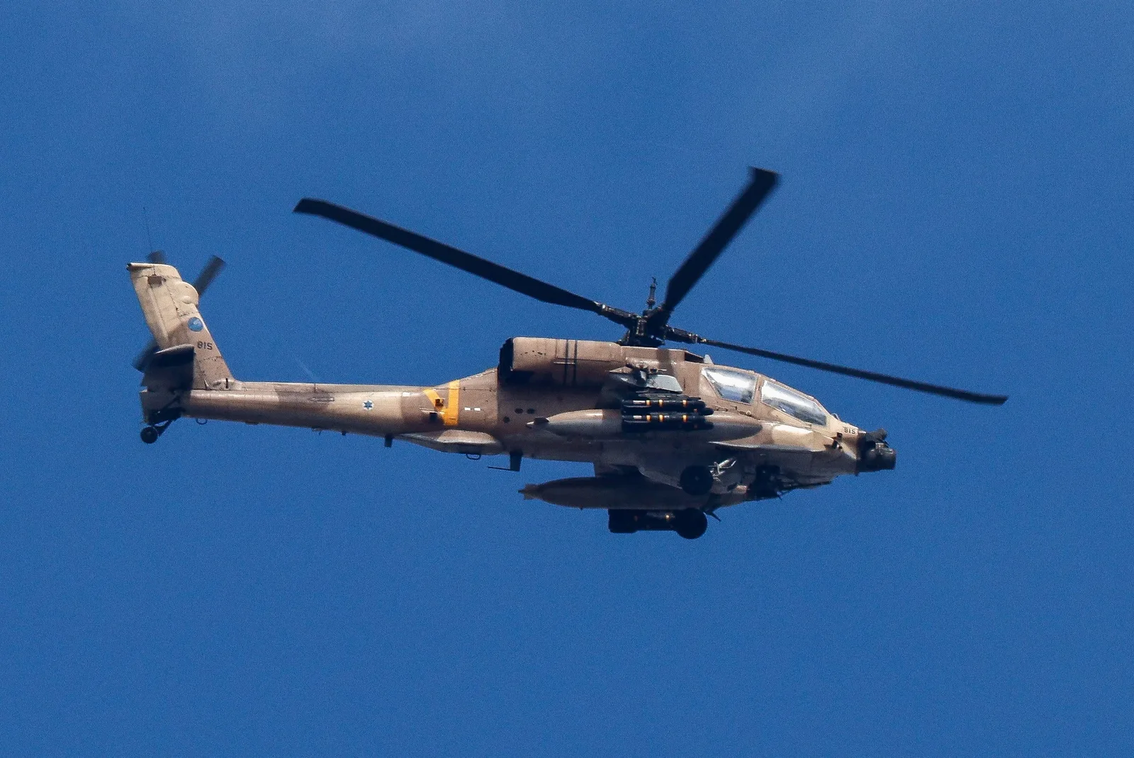 Elicopter Apache „Echo” zburând pe cerul Israelului.