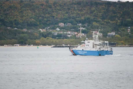 Nava de patrulare navigând pe Marea Neagră, în apropierea coastei bulgare.