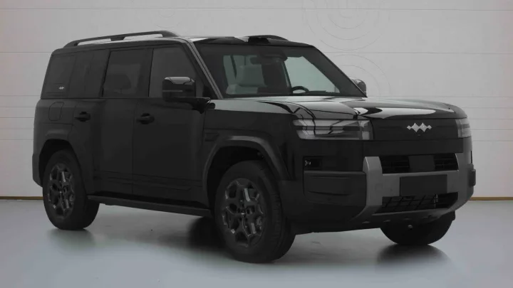 SUV-ul BYD Ti7 PHEV cu design modern și autonomie electrică extinsă.