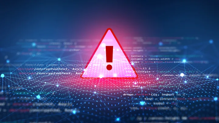 Simbol de avertizare pe fundal digital, indicând probleme de securitate.