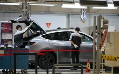 Rechemare Tesla în China pentru riscuri legate de uși și monitorizarea șoferului.