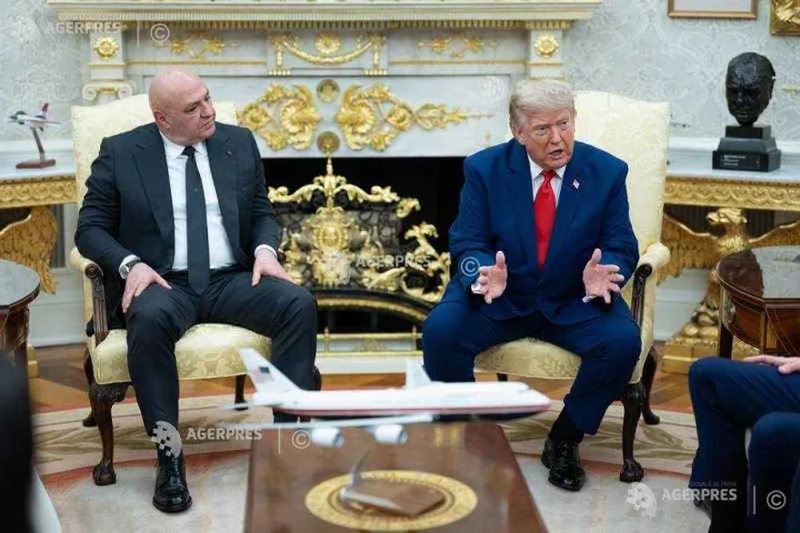 Donald Trump discutând despre posibile atacuri asupra instalațiilor nucleare iraniene.