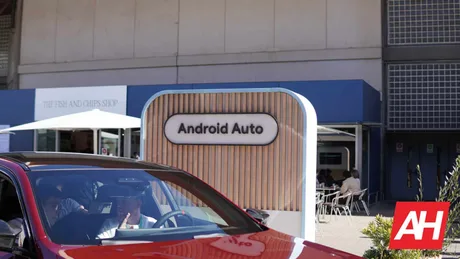 Schimbări în integrarea Android Auto și Apple CarPlay în mașini.