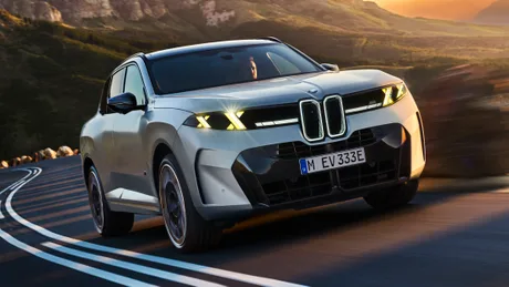 BMW X5 M60e, un SUV puternic cu tehnologie avansată.