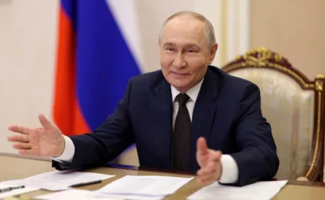 Vladimir Putin discutând despre bugetul de război al Rusiei.